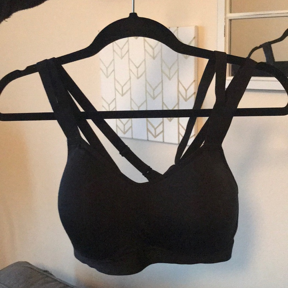 Black sports bra